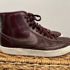 Nike Blazer Mid Premium Leather Sneaker Bordeaux Snakeskin 685225-600 Women’s 11